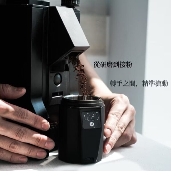 WeightBrew 電子豆杯秤｜從研磨到接粉，轉手之間精準流動